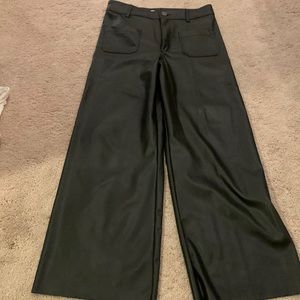 ZARA black faux leather pant size 40 (8)